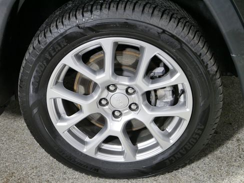 Used 2023 Jeep Compass Latitude AWD/4WD image 15