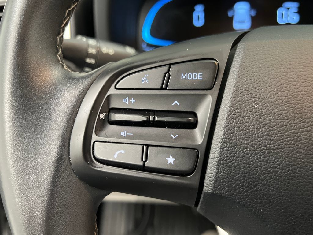 Used 2025 Hyundai Venue SEL FWD image 46