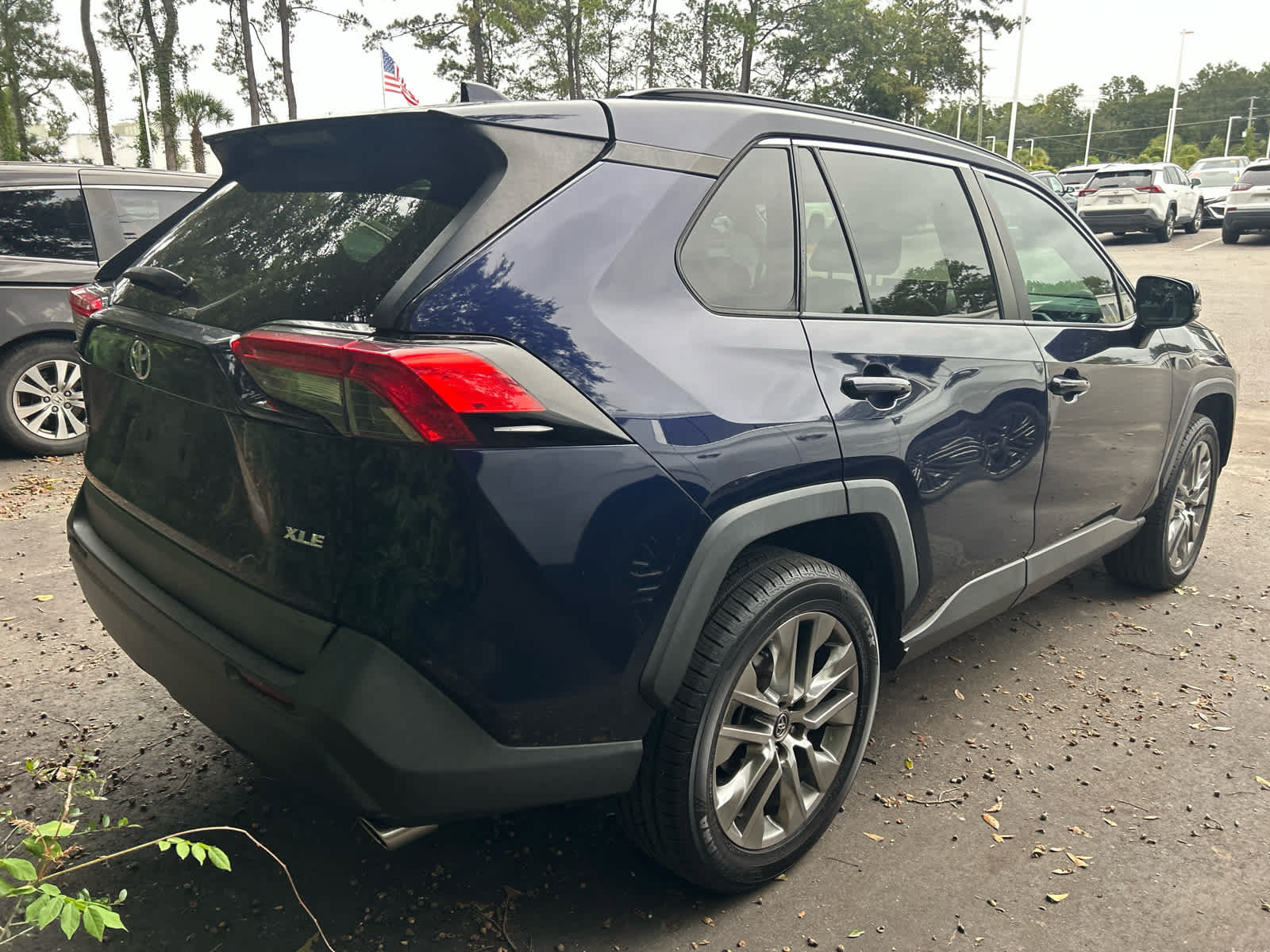 Used 2020 Toyota RAV4 XLE Premium FWD image 3