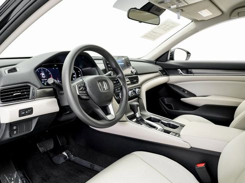 Used 2018 Honda Accord LX image 4