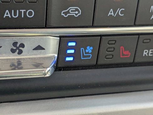 Certified 2022 Ford Expedition XLT image 24