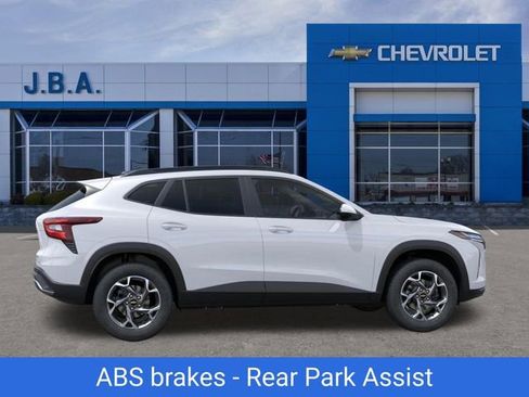 New 2026 Chevrolet Trax LT w/ Driver Confidence Package image 5