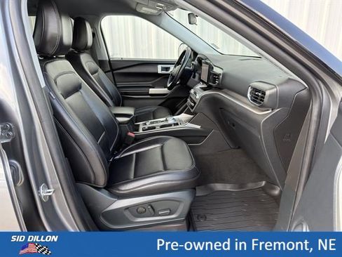 Used 2021 Ford Explorer XLT w/ Equipment Group 202A AWD/4WD image 15
