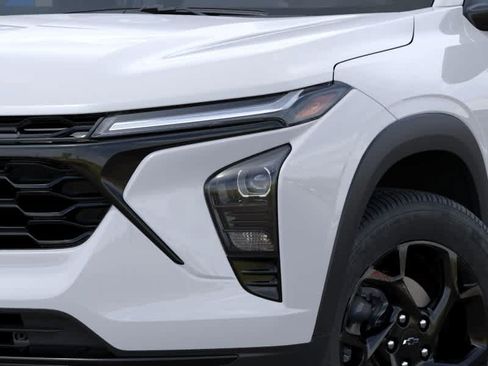 New 2026 Chevrolet Trax LT w/ Midnight Edition FWD image 10