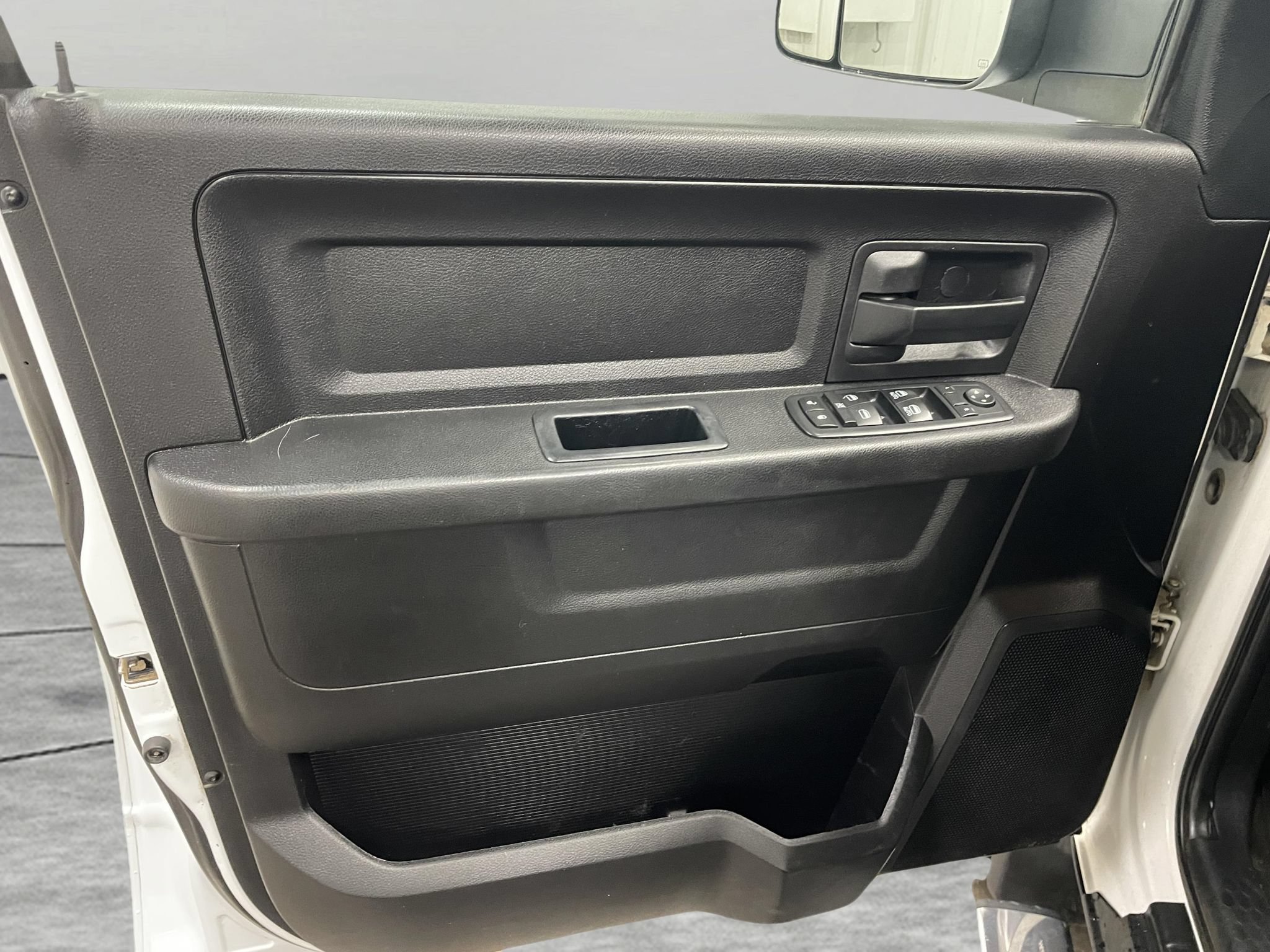 Used 2017 RAM 2500 Tradesman w/ Chrome Appearance Group AWD/4WD image 9