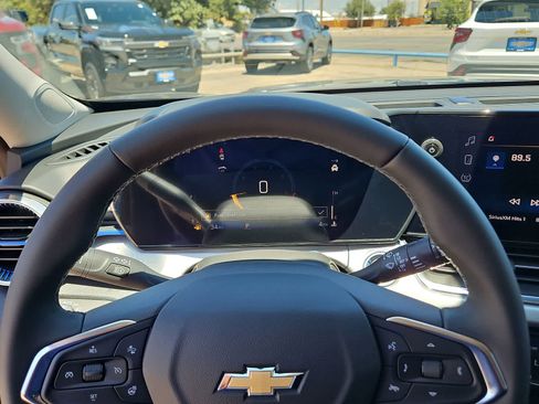 Used 2025 Chevrolet Trax LT w/ Driver Confidence Package FWD image 27