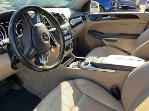 Used 2014 Mercedes-Benz GL 450 4MATIC image 3