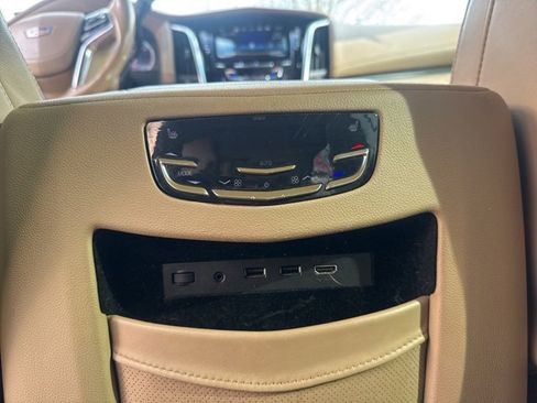 Used 2019 Cadillac Escalade ESV Platinum image 37