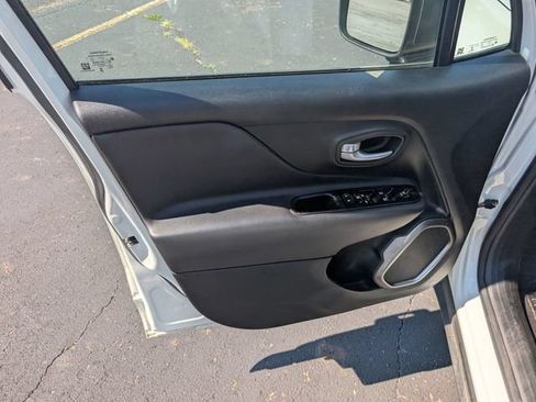 Used 2023 Jeep Renegade Latitude w/ Premium Group AWD/4WD image 14