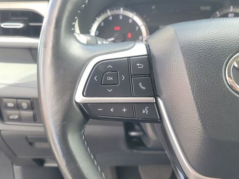 Used 2024 Toyota Highlander LE image 25