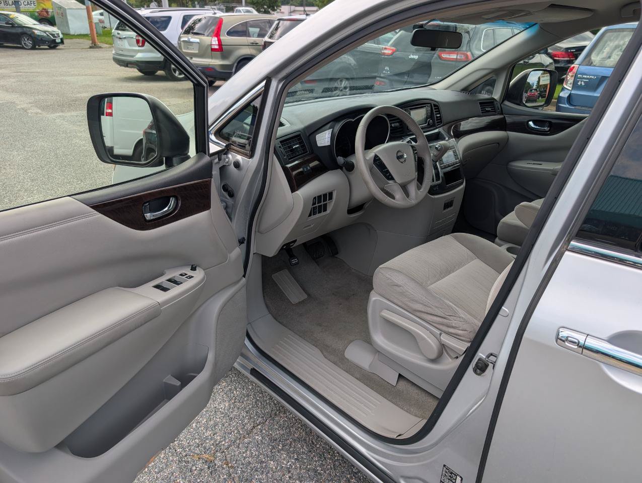 Used 2017 Nissan Quest SV FWD image 13