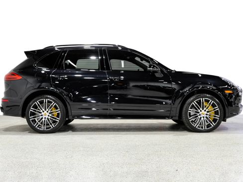 Used 2016 Porsche Cayenne Turbo S image 4