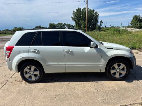 Used 2010 Suzuki Grand Vitara Limited RWD image 6