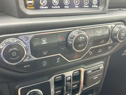 Used 2021 Jeep Gladiator Overland w/ Popular Equipment Package AWD/4WD image 40