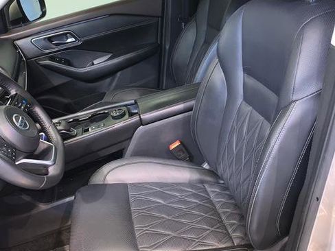 Used 2021 Nissan Rogue Platinum image 16