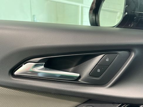 New 2026 Chevrolet Equinox LT w/ Convenience Package II FWD image 28
