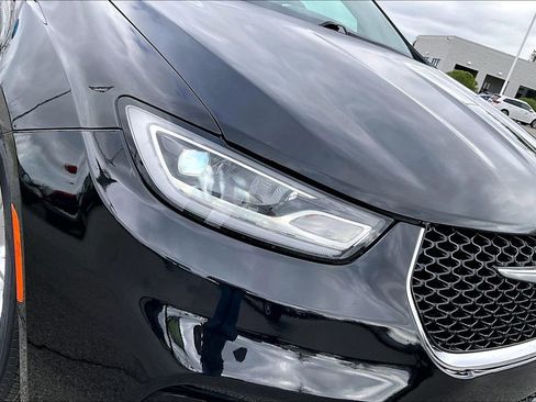 Used 2022 Chrysler Pacifica Touring-L FWD image 31