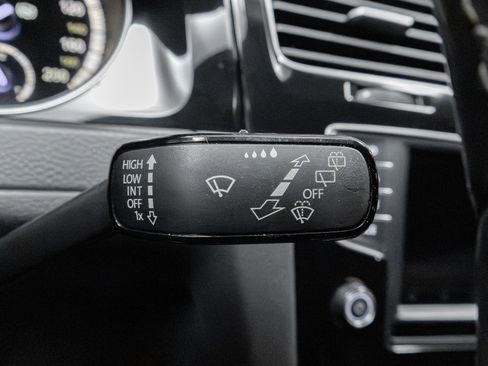 Used 2016 Volkswagen Golf R 4-Door image 53