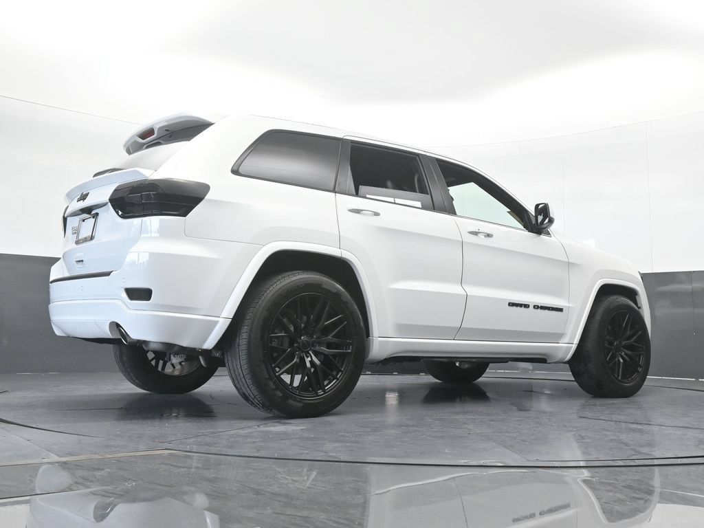 Used 2018 Jeep Grand Cherokee Altitude RWD image 58