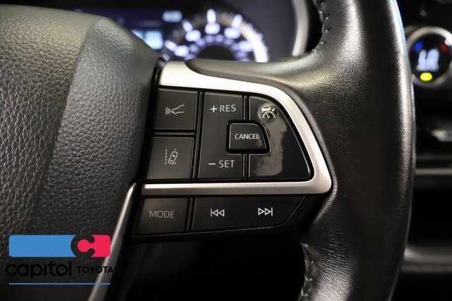 Used 2024 Toyota Highlander XLE AWD/4WD image 19