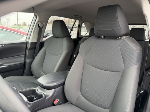 Used 2023 Toyota RAV4 LE image 9