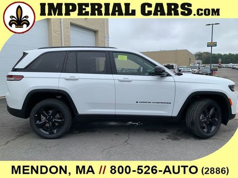 New 2025 Jeep Grand Cherokee Altitude image 15