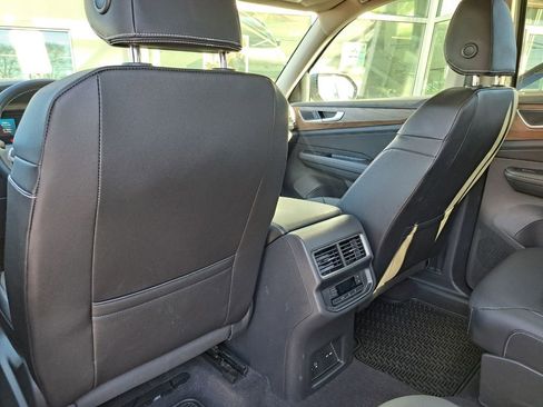 Used 2024 Volkswagen Atlas SE w/ Black Wheel Package image 23