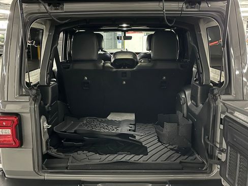 Used 2018 Jeep Wrangler Unlimited Rubicon w/ Dual Top Group image 33