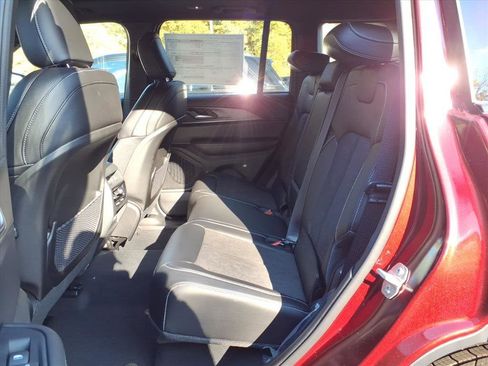 New 2025 Jeep Grand Cherokee Altitude image 7
