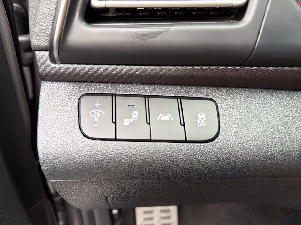 Used 2020 Hyundai Elantra Sport w/ Premium Package 02 FWD image 18