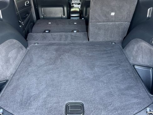 Used 2020 Jeep Grand Cherokee Altitude RWD image 14