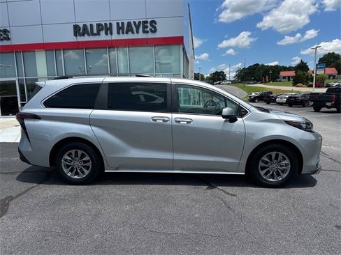 Certified 2024 Toyota Sienna XLE image 2