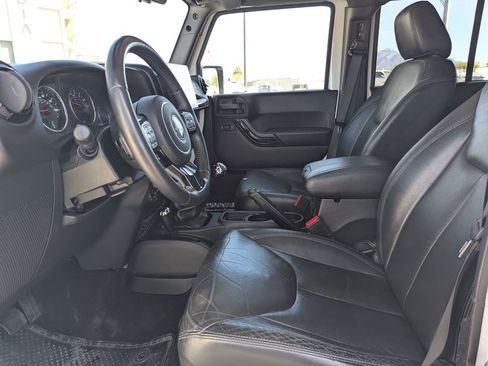 Used 2015 Jeep Wrangler Unlimited Sahara AWD/4WD image 28