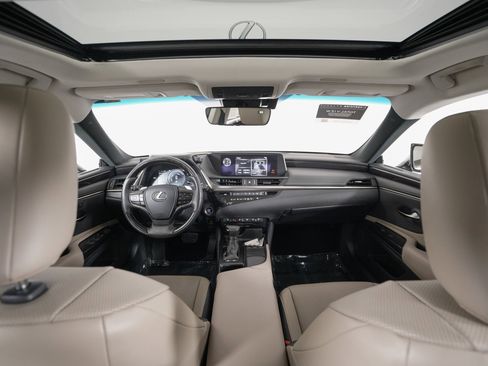 Certified 2020 Lexus ES 300h w/ Premium Package image 15