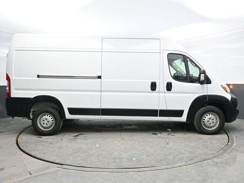 Used 2025 RAM ProMaster 2500 w/ Convenience Group image 8