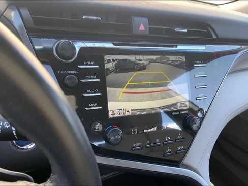 Used 2020 Toyota Camry SE w/ Sunroof Package FWD image 26