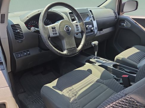 Used 2018 Nissan Frontier SV w/ Value Truck Package AWD/4WD image 10