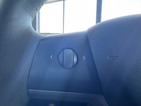 Used 2022 Tesla Model Y Long Range image 24