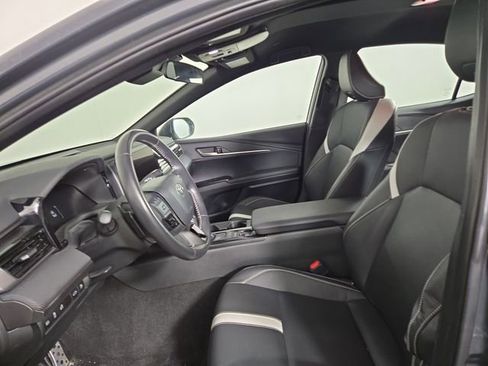 Used 2025 Toyota Camry SE image 13