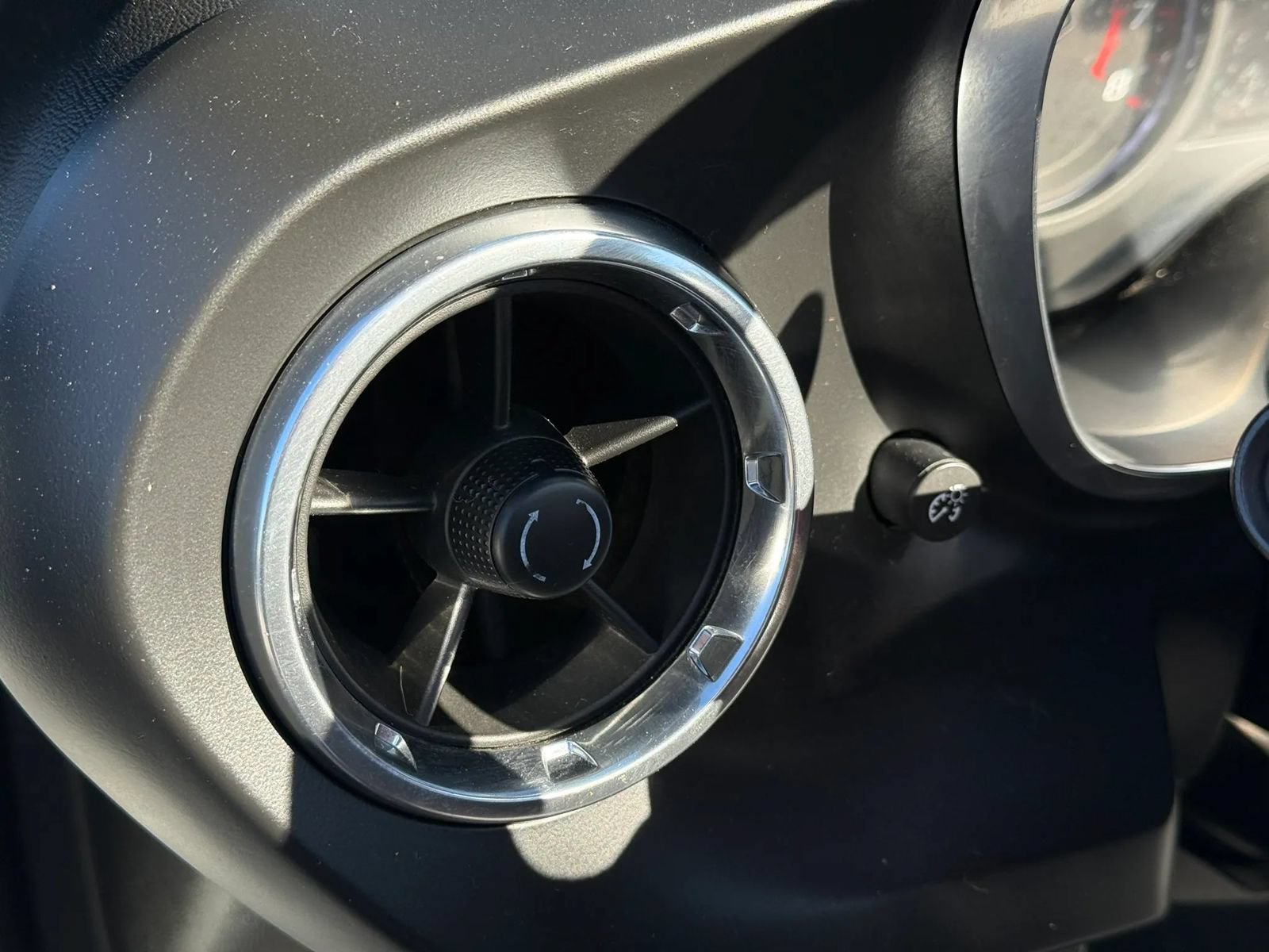 Used 2018 Chevrolet Camaro LT RWD image 18