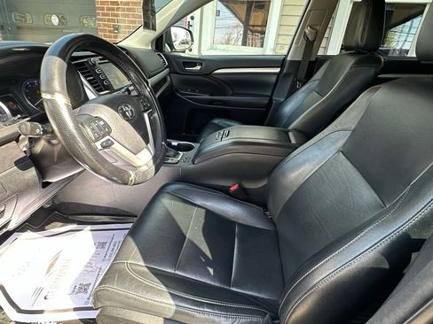 Used 2018 Toyota Highlander XLE image 7