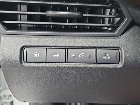 Certified 2024 Nissan Altima 2.0 SR FWD image 7