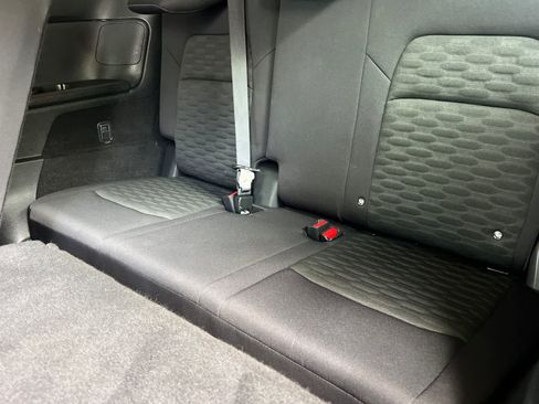 Used 2022 Nissan Pathfinder SV AWD/4WD image 18