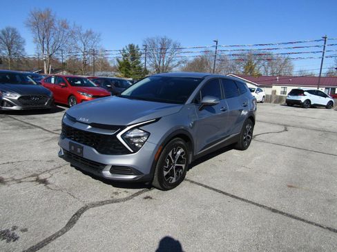 Used 2023 Kia Sportage EX image 3