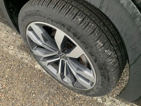 Used 2022 Volkswagen Atlas Cross Sport SEL Premium R-Line image 5