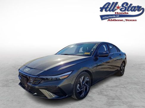 Used 2025 Hyundai Elantra Limited image 1