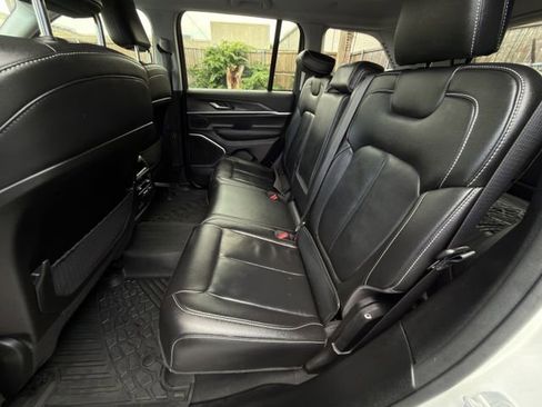 Used 2023 Jeep Grand Cherokee Limited w/ Black Appearance Package RWD image 28