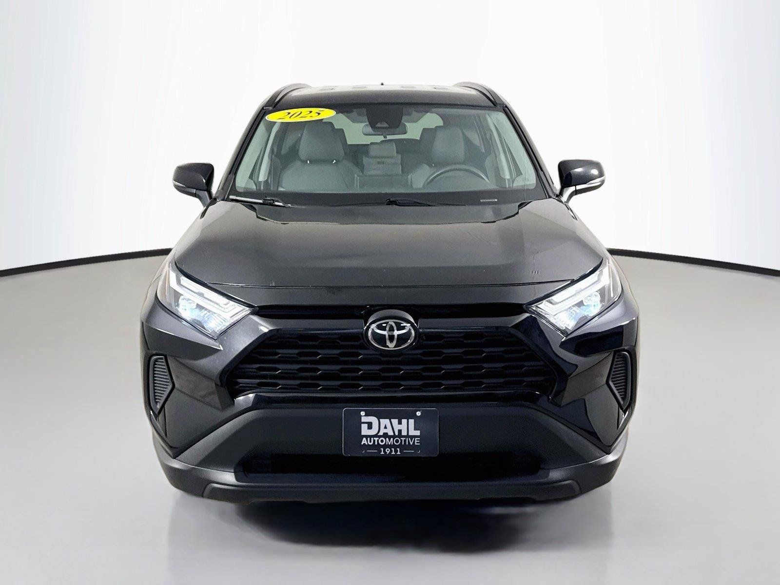 Used 2025 Toyota RAV4 XLE AWD/4WD image 3