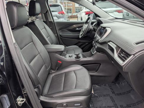 Used 2024 GMC Terrain SLT image 12