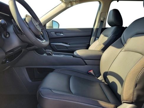 New 2025 Nissan Pathfinder SL image 13